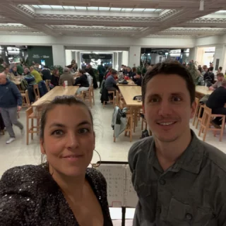 Múlt kedden másodszor adtunk AlmAcoustic Jukebox koncertet a @timeoutmarketbudapest színpadán, köszönjük ismét a meghívást a @jazzpiknik Jazz&Wine-nak! Nagyon jól éreztük magunkat, több szám kívánságot is kaptunk, és lelkesítő visszajelzéseket. A nyilvános koncertekről mindig hírt adunk, érdemes követni az AlmAcoustic Duo oldalát! #almacousticduo #jukebox #concert #acousticduo #voiceandguitar